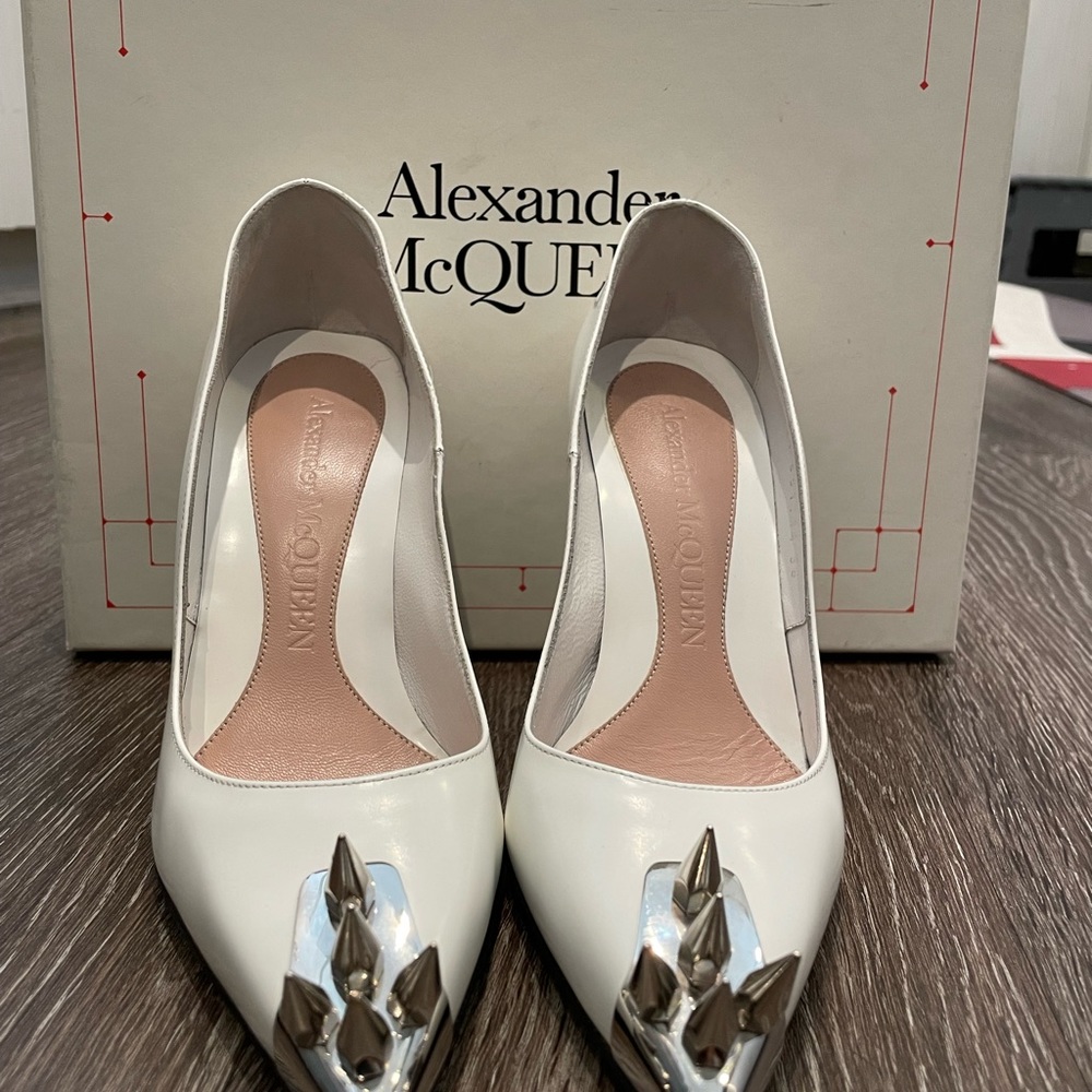 Alexander McQueen Women's White Punk Stud Pump
